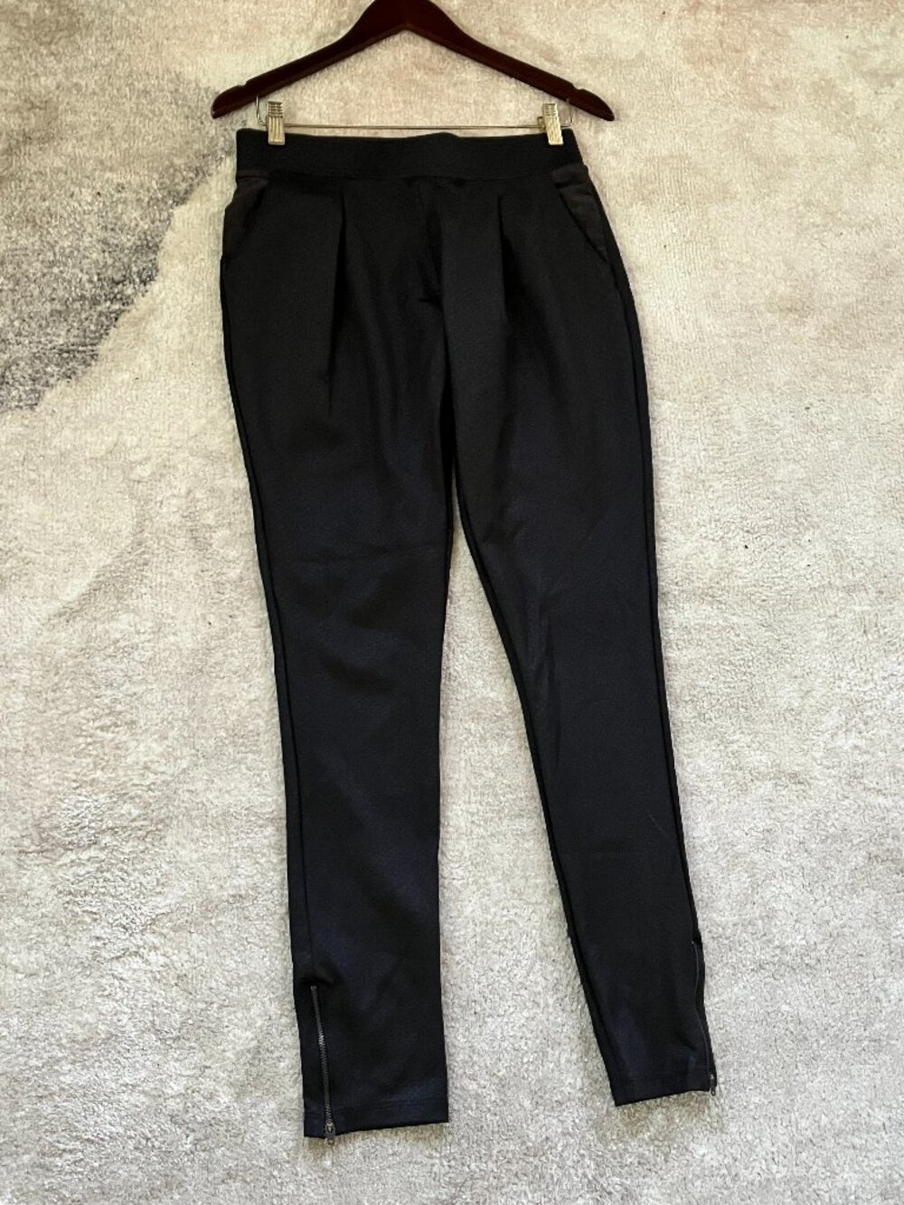 EVLEO LOS ANGELES BLACK TEXTURED PLEATED SKINNY PANT